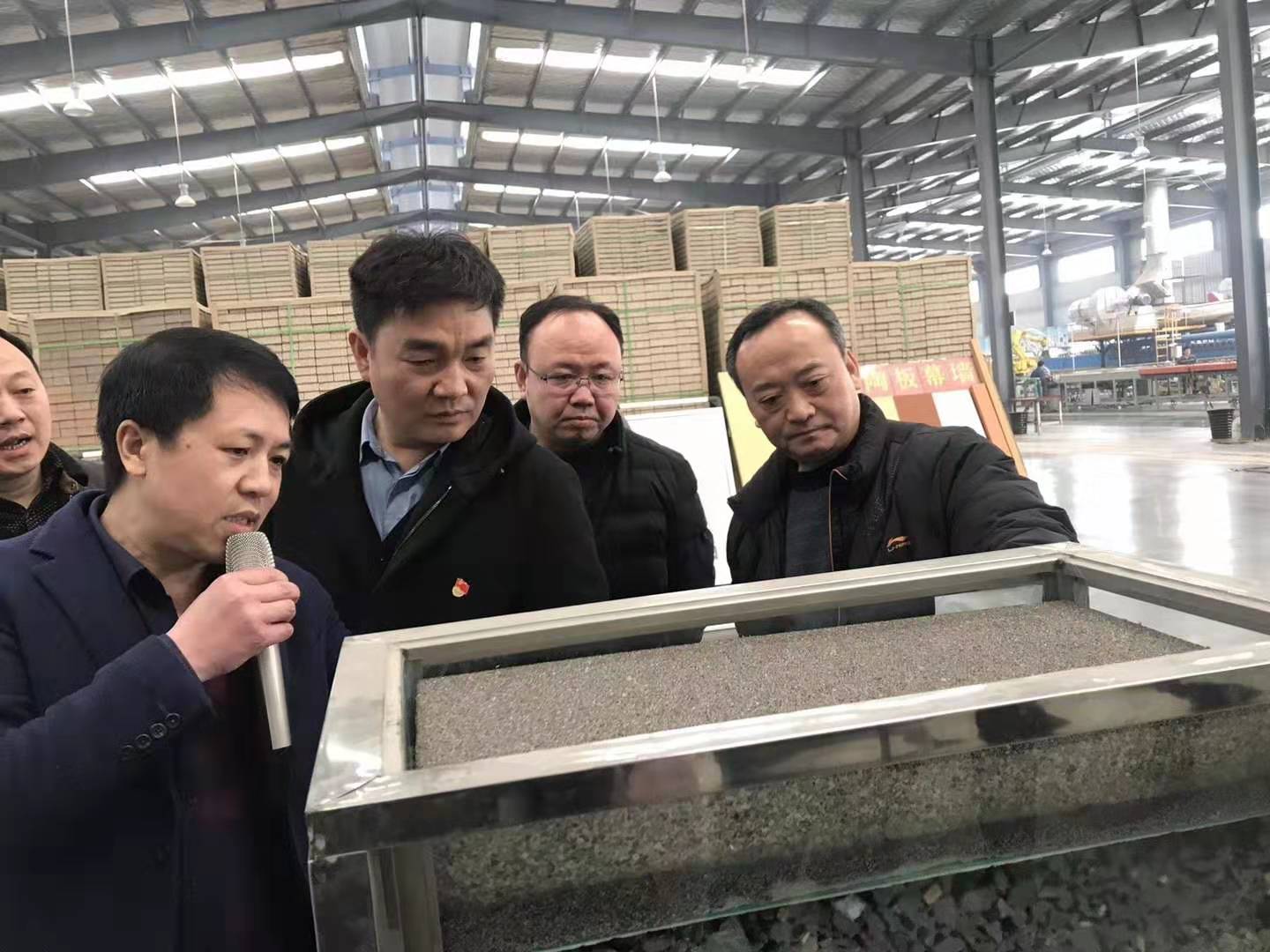 修武縣委常委，縣政府常務(wù)副縣長千懷貴眾光公司考察調(diào)研